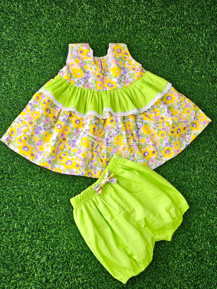 Baby girls tops and half pants